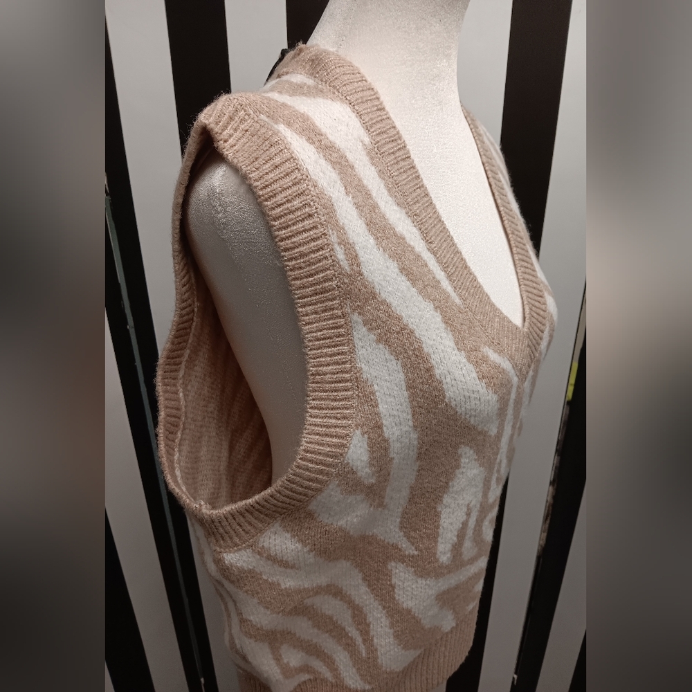 NWT sweater vest - Picture 7 of 9